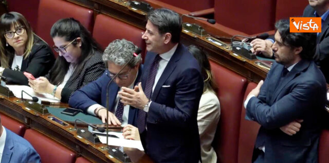 Conflitto d'interessi: Conte annuncia il ritiro della propria firma