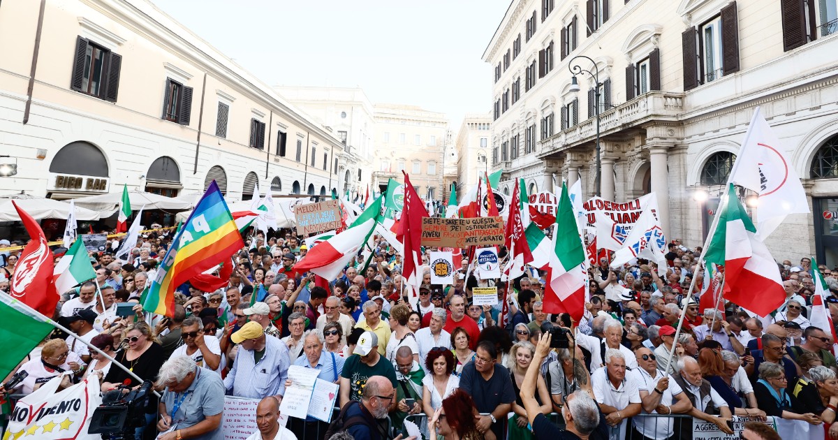Roma: studenti aggrediti dopo la manifestazione a difesa della Costituzione