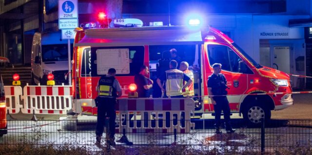 Attacco a colpi di coltello durante una festa cittadina in Germania: tre morti e otto feriti. Per la polizia è un attentato