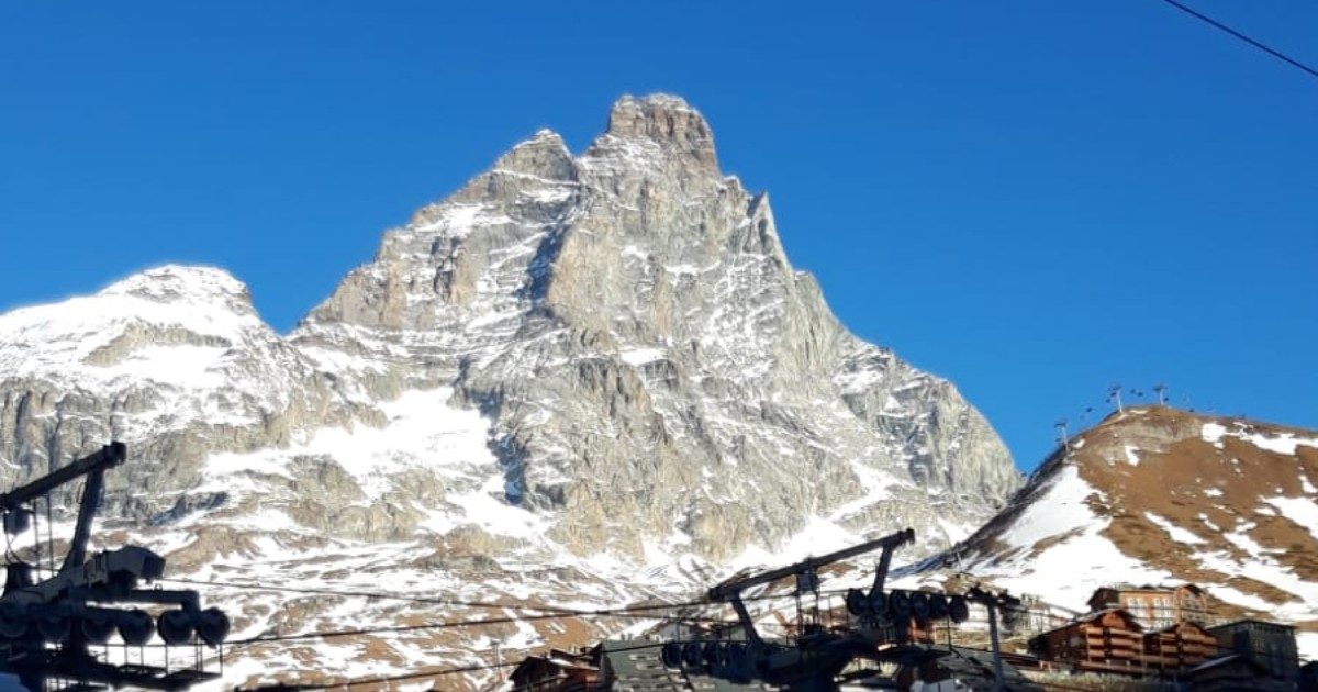 Alpinisti sul versante svizzero del Cervino salvati da ipotermia: avevano scarpe leggere e pantaloni sottili