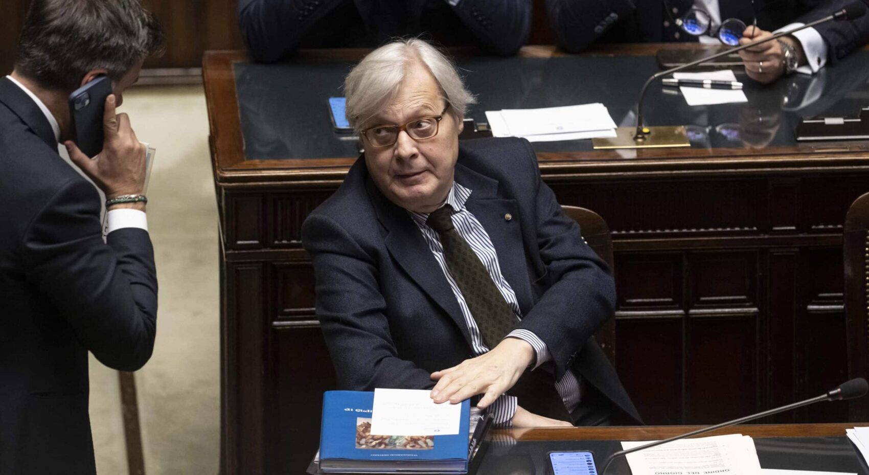 Insulti alla Pm, il centrodestra salva Sgarbi