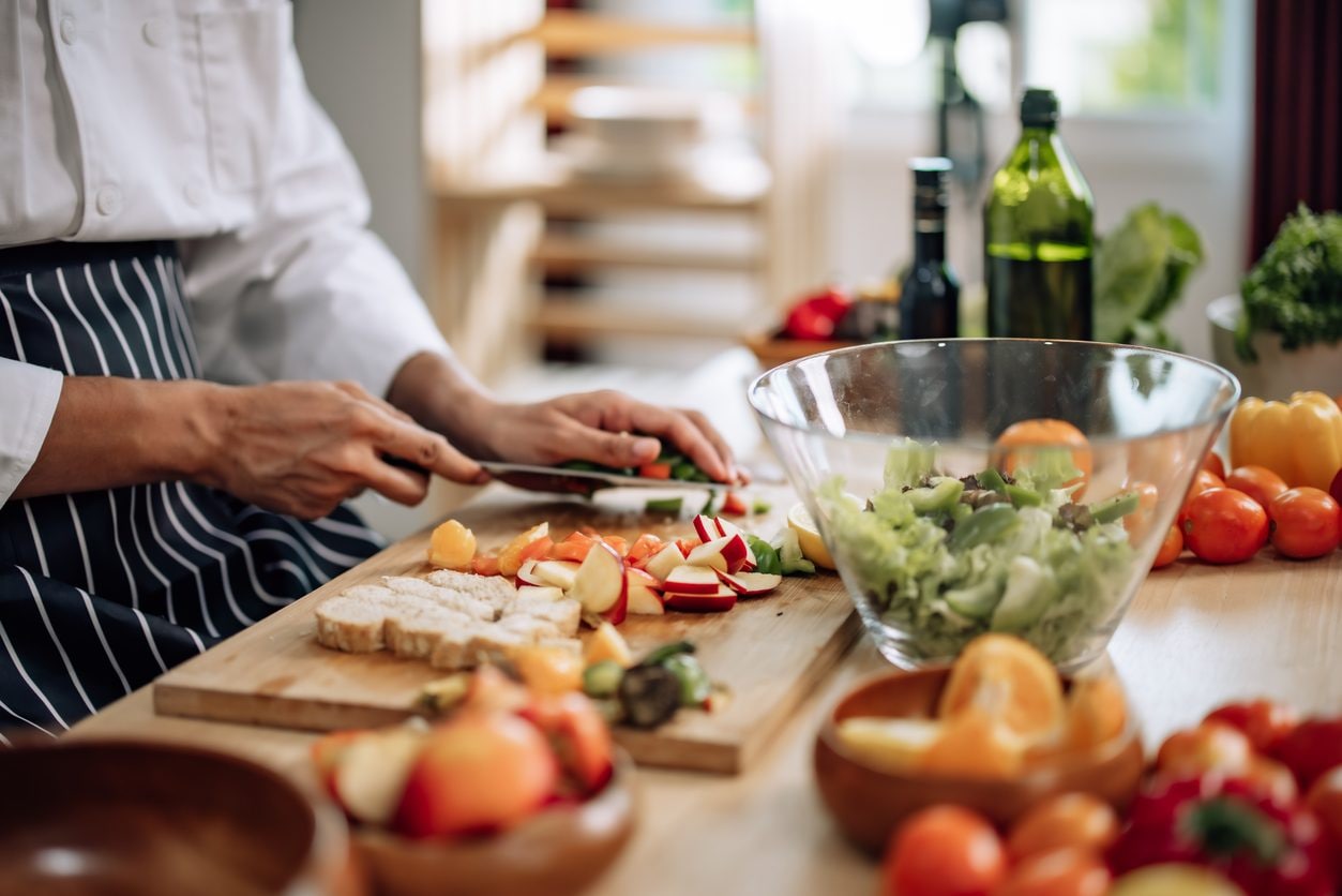 Perché la frutta annerisce dopo averla sbucciata? Ecco come evitarlo