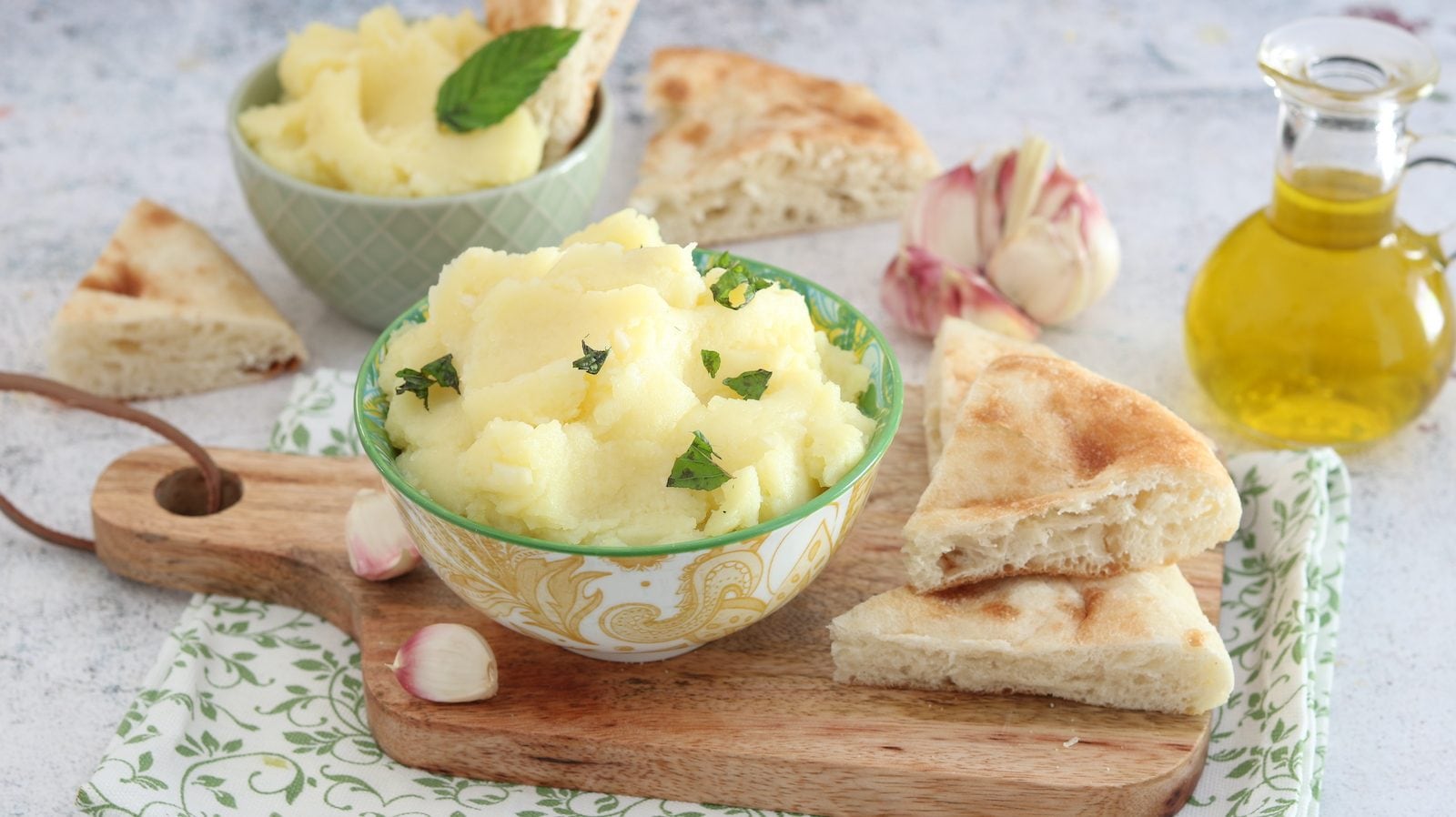 la ricetta della crema salata tipica della cucina greca