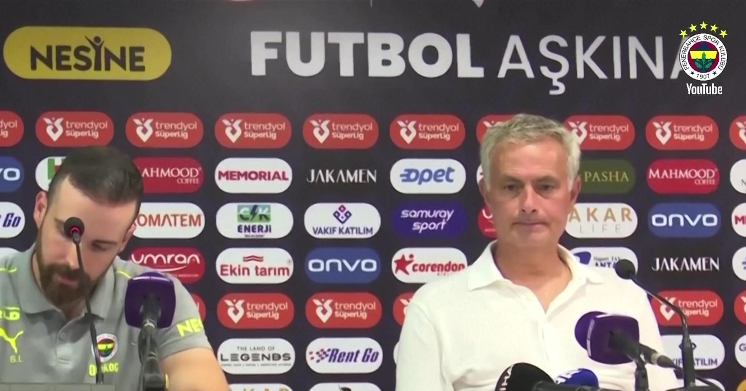 Mourinho e l’assurda ammonizione: “Ho messo lì il pc senza dire nulla sul VAR, era una reazione pacata” – Calcio video