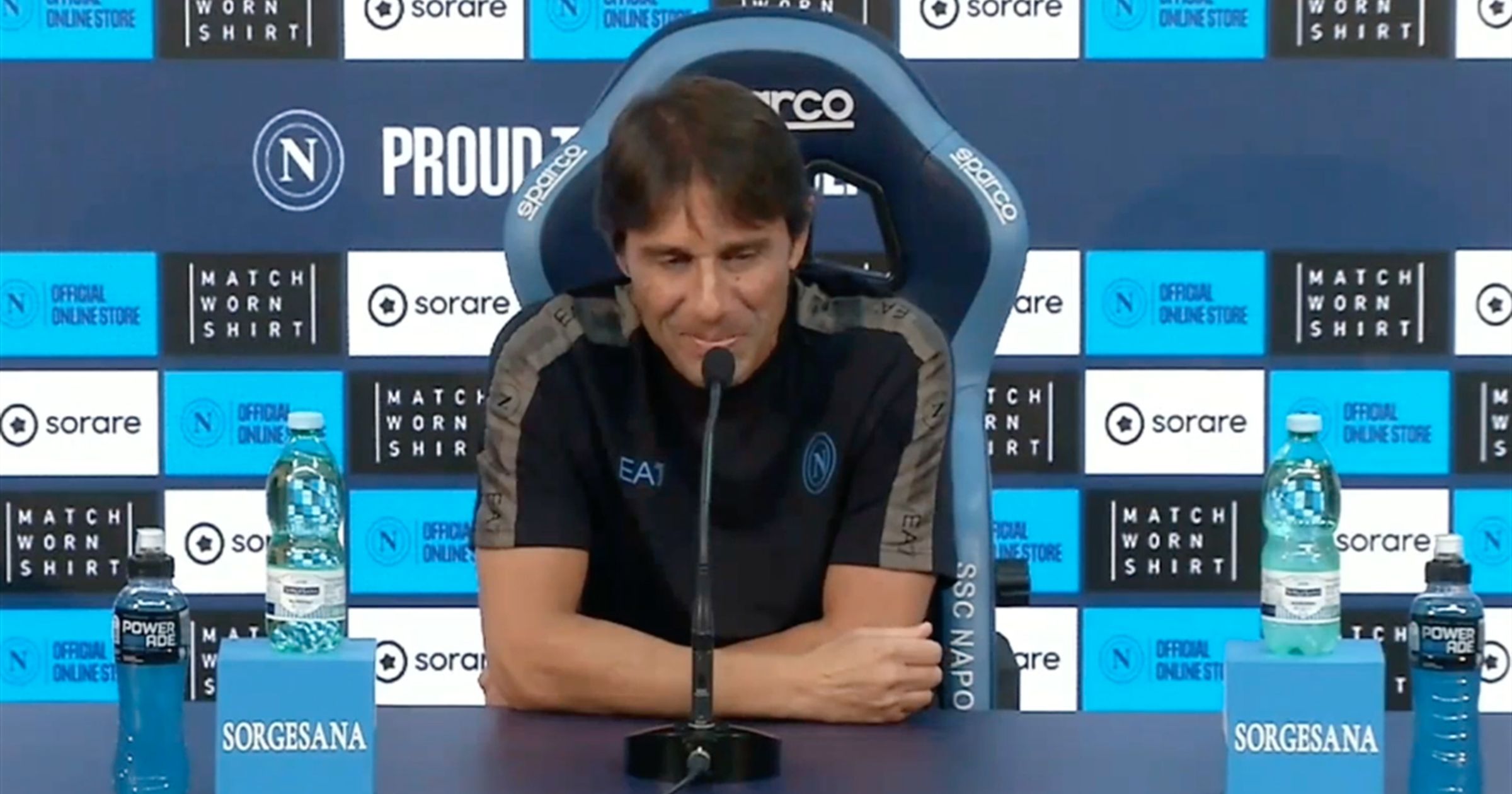 Conte: "Giro a Napoli con cappello e occhiali e mi chiedono lo Scudetto…"