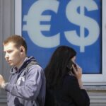 Euro scende ai minimi da agosto rispetto al dollaro Usa