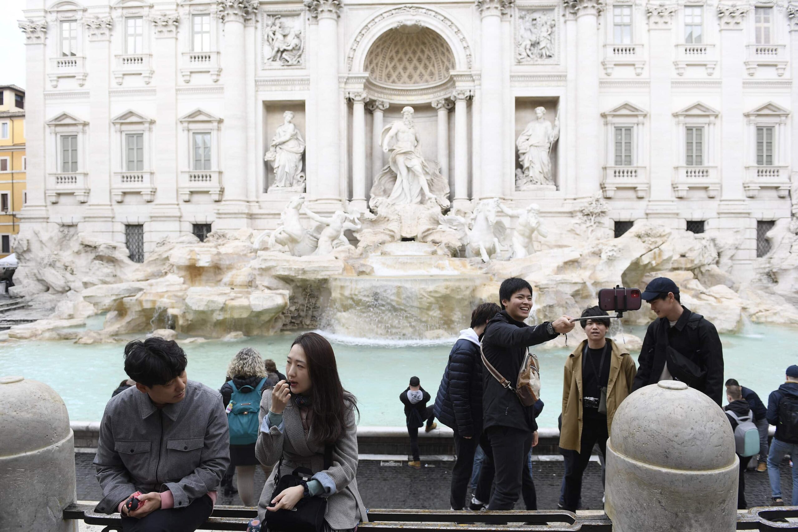 La Fontana di Trevi diventa a numero chiuso per il Giubileo: come funzionerà l’ingresso e da quando sarà a pagamento