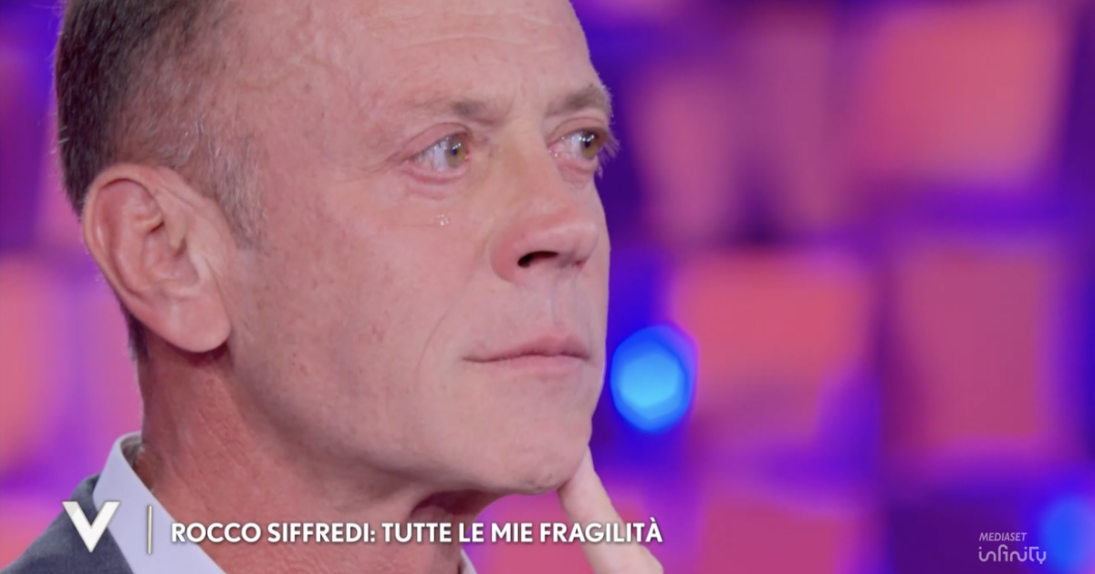 “Ho trascinato mia moglie e i figli a portare una croce che non hanno scelto”: Rocco Siffredi scoppia in lacrime a Verissimo